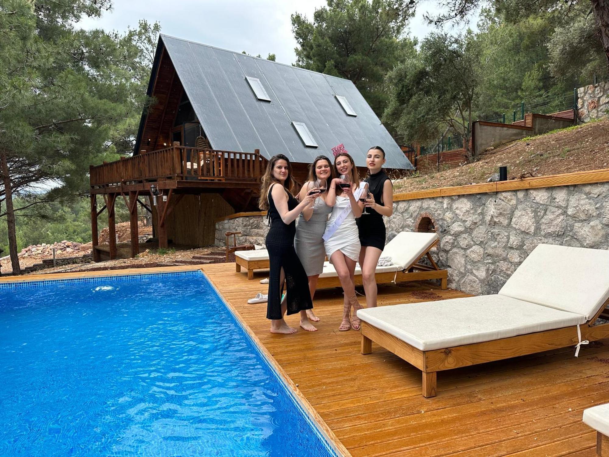 Panurlawoodenhouse Ozel Havuz& Sauna Mavi Luaran gambar