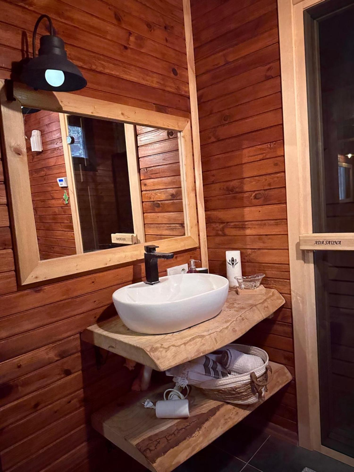 Panurlawoodenhouse Oezel Havuz& Sauna Mavi Luaran gambar